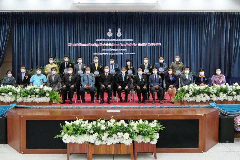 สมาคมศิษย์เก่า ม.ทักษิณ มอบโล่ประกาศเกียรติคุณศิษย์เก่าดีเด่นมหาวิทยาลัยทักษิณ ประจำปี 2565