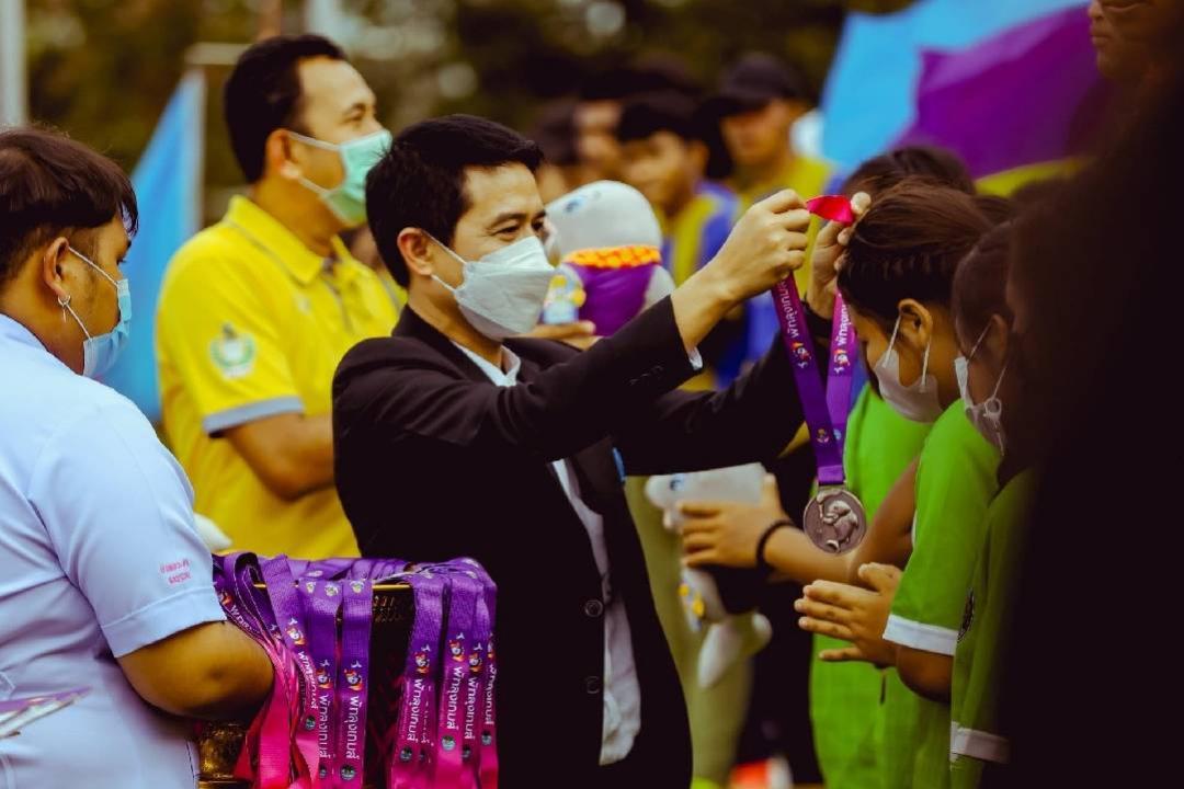 อธิการบดี ม.ทักษิณ ม.ทักษิณ มอบเหรียญรางวัลนักกีฬาจานร่อน (กีฬาสาธิต) การแข่งขันกีฬาเยาวชนแห่งชาติครั้งที่ 37 พัทลุงเกมส์