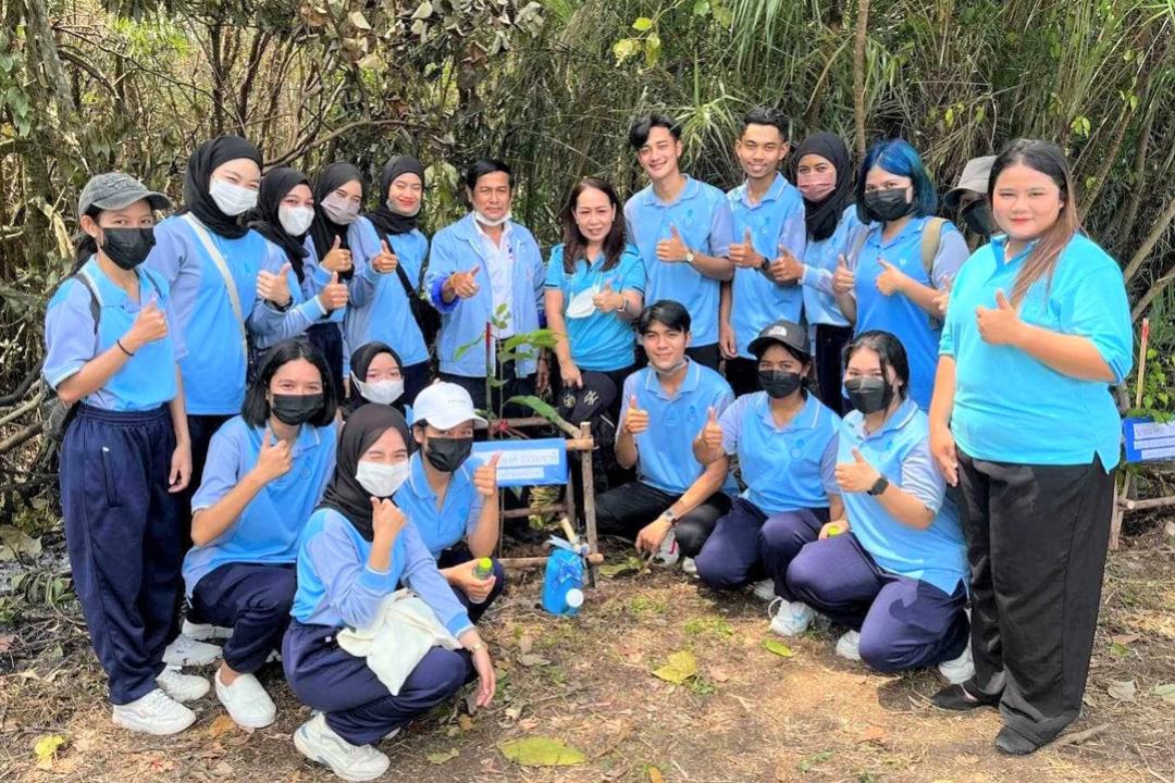 ม.ทักษิณ ร่วมมือ อบต.เกาะยอ ปลูกป่า 1,500 ต้น เฉลิมพระเกียรติสมเด็จพระนางเจ้าสิริกิติ์ พระบรมราชินีนาถ พระบรมราชชนนีพันปีหลวง