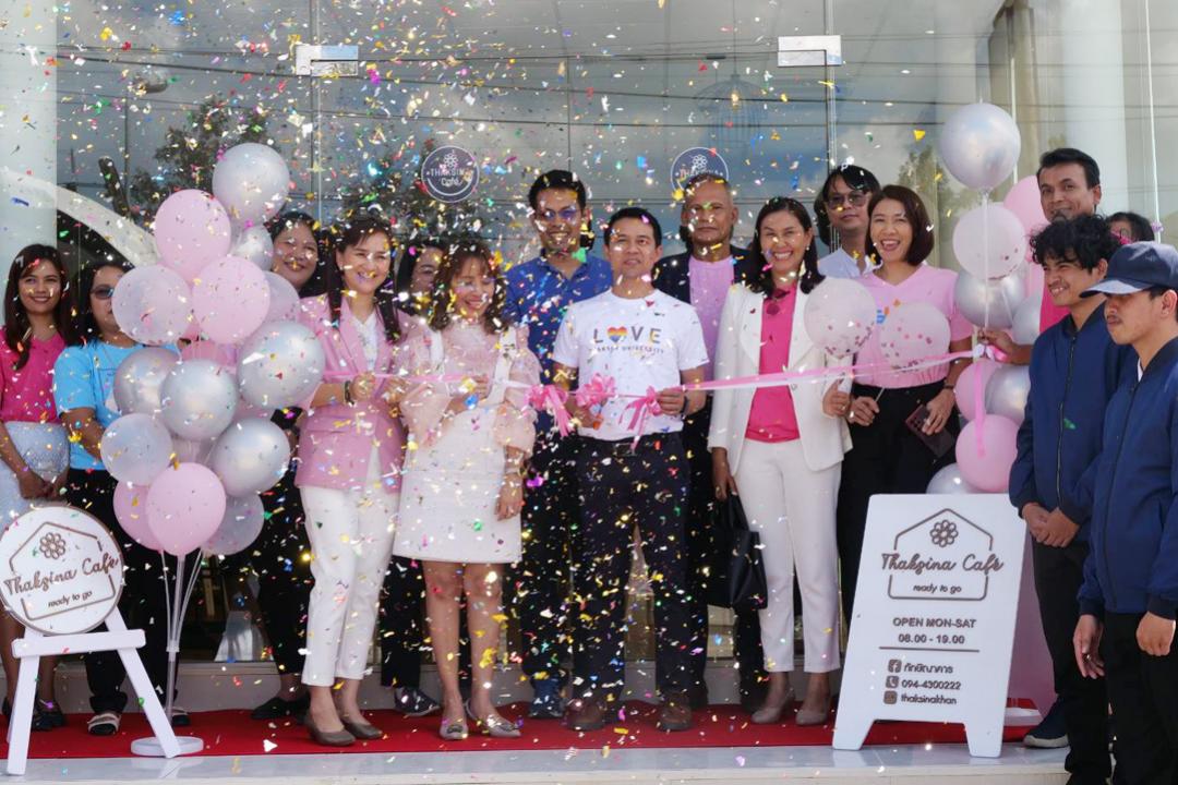 เปิด Thaksina Cafe Ready To Go ให้บริการอาหารและเครื่องดื่ม และเป็นศูนย์ฝึกปฏิบัติการให้ความรู้และพัฒนาการเป็นผู้ประกอบการให้กับนิสิต