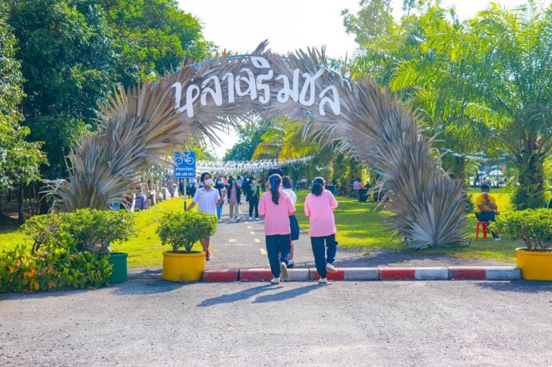 "หลาดริมชล หนนคนเดิน" มหาวิทยาลัยทักษิณ วิทยาเขตพัทลุง