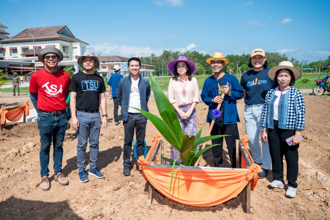  ม.ทักษิณ เปิดพื้นที่เกษตรแปลงใหญ่ บูรณาการร่วมครัวเรือนคนจนเข้ามาใช้ประโยชน์ แปลงสาธิตอนุรักษ์พันธุกรรมมะพร้าวน้ำหอมพันธุ์แท้ 