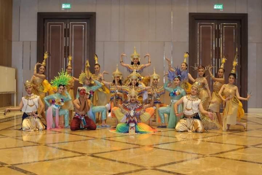 นิสิตและศิษย์เก่าสาขาวิชาศิลปะการแสดงเป็นตัวแทนการแสดงพิธีปิดกีฬาซีเกมส์จากประเทศไทย