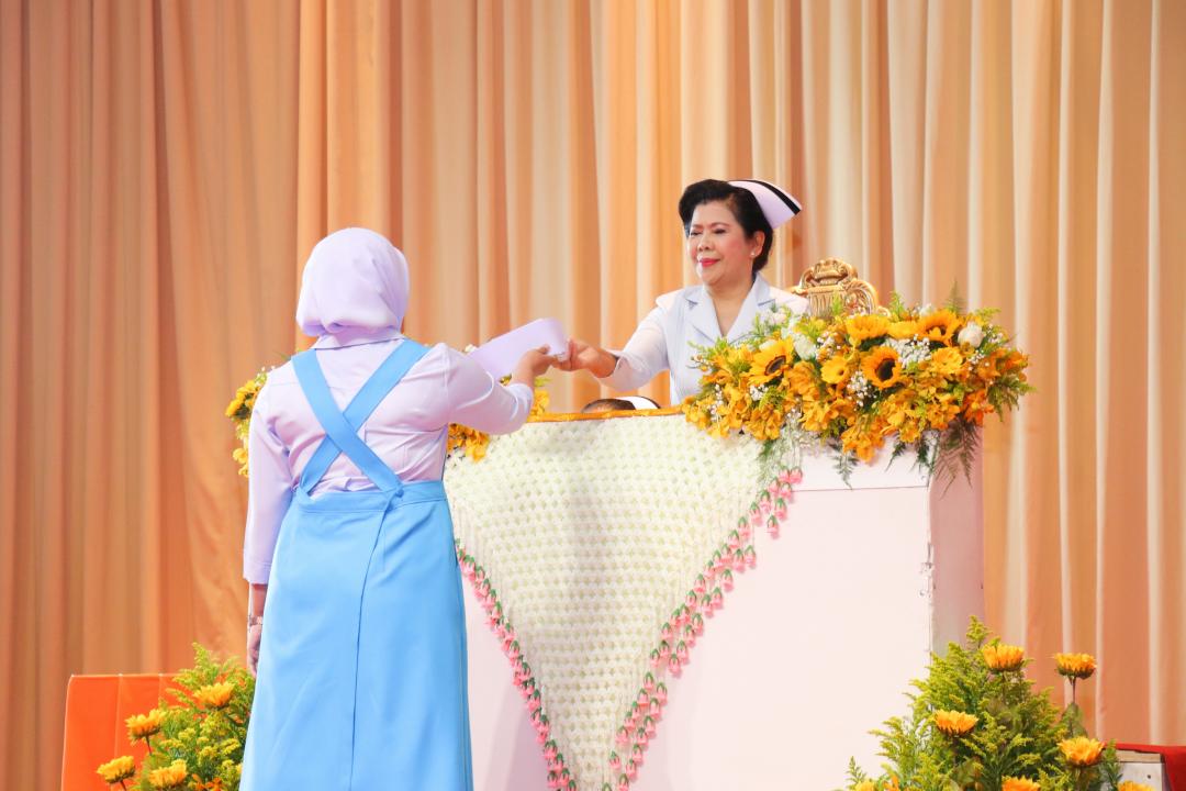 คณะพยาบาลศาสตร์ ม.ทักษิณ จัดพิธีรับหมวกและประดับเข็มชั้นปี ประจำปีการศึกษา 2565