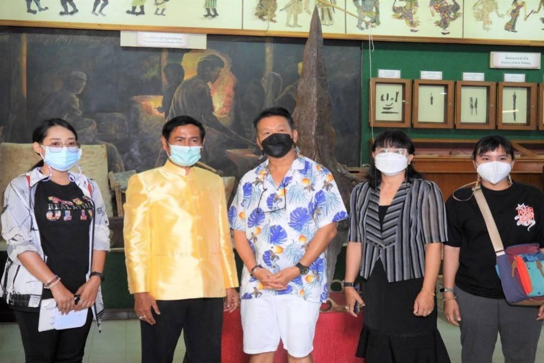 สถาบันทักษิณคดีศึกษา ม.ทักษิณ ต้อนรับ ม.ล.ศิริเฉลิม สวัสดิวัตน์ หรือ คุณหมึกแดง พร้อมทีมงานเข้าถ่ายทำและบันทึกภาพรายการ
