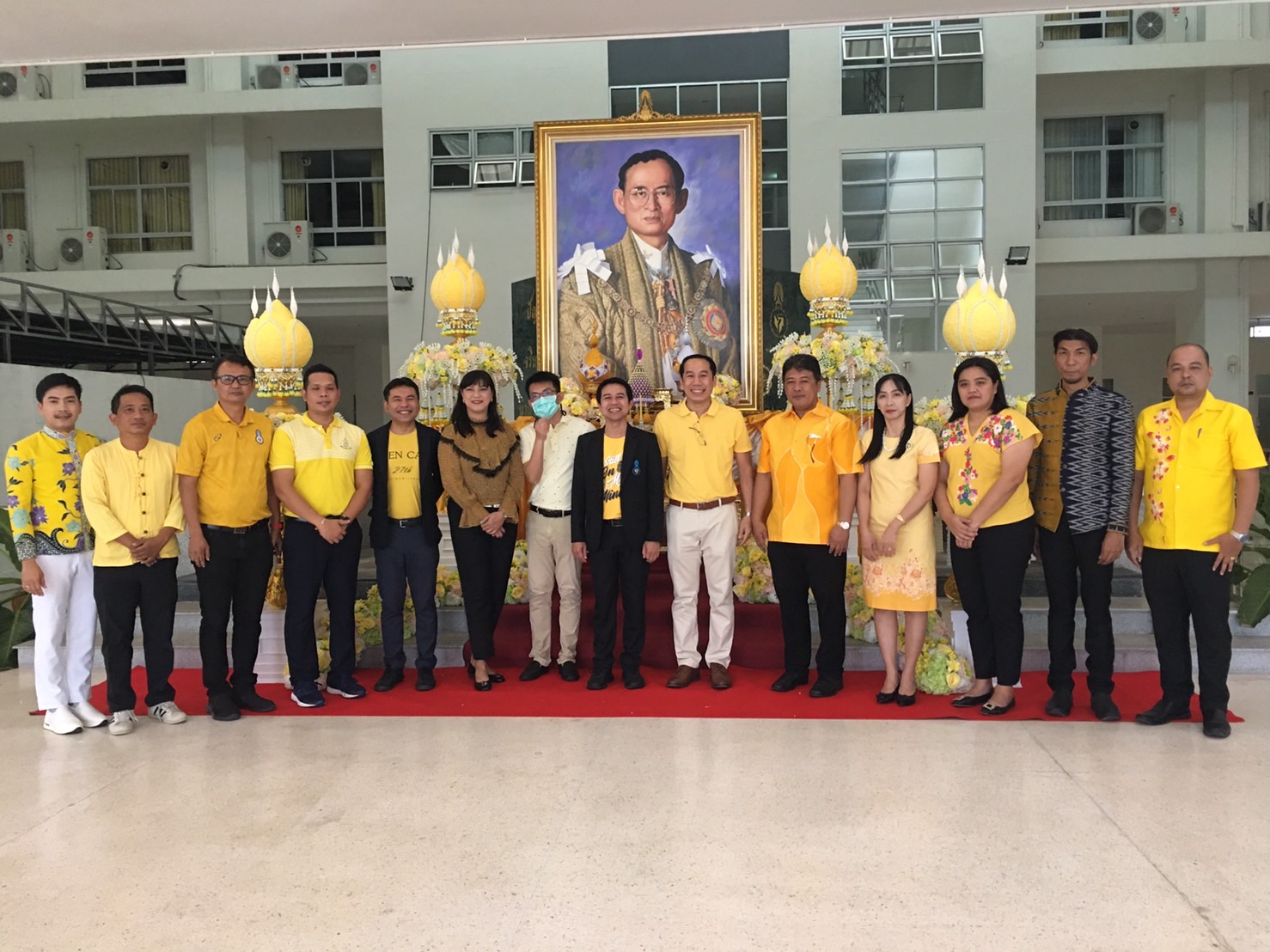 ม.ทักษิณ จัดพิธีทำบุญตักบาตรถวายเป็นพระราชกุศลเนื่องในวันคล้ายวันสวรรคต 13 ตุลาคม